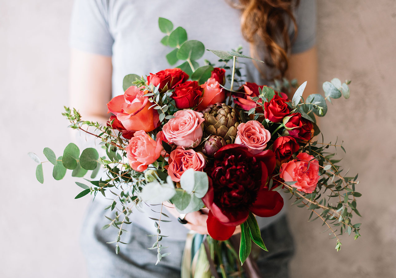 Le plus beau bouquet de fleurs rouges à envoyer à une femme Le plus beau bouquet de fleurs rouges à envoyer à une femme