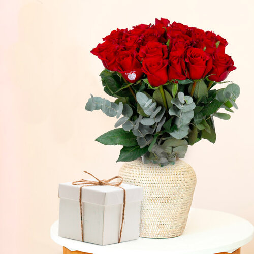 Bouquet de roses 5 + 1 ROSE MARQUEE JOYEUX ANNIVERSAIRE 60CM
